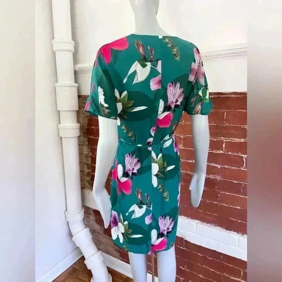 Aritzia Babaton Wallace Dress Emerald Floral Wrap Dress  Tropical Knee Length - Picture 6 of 13